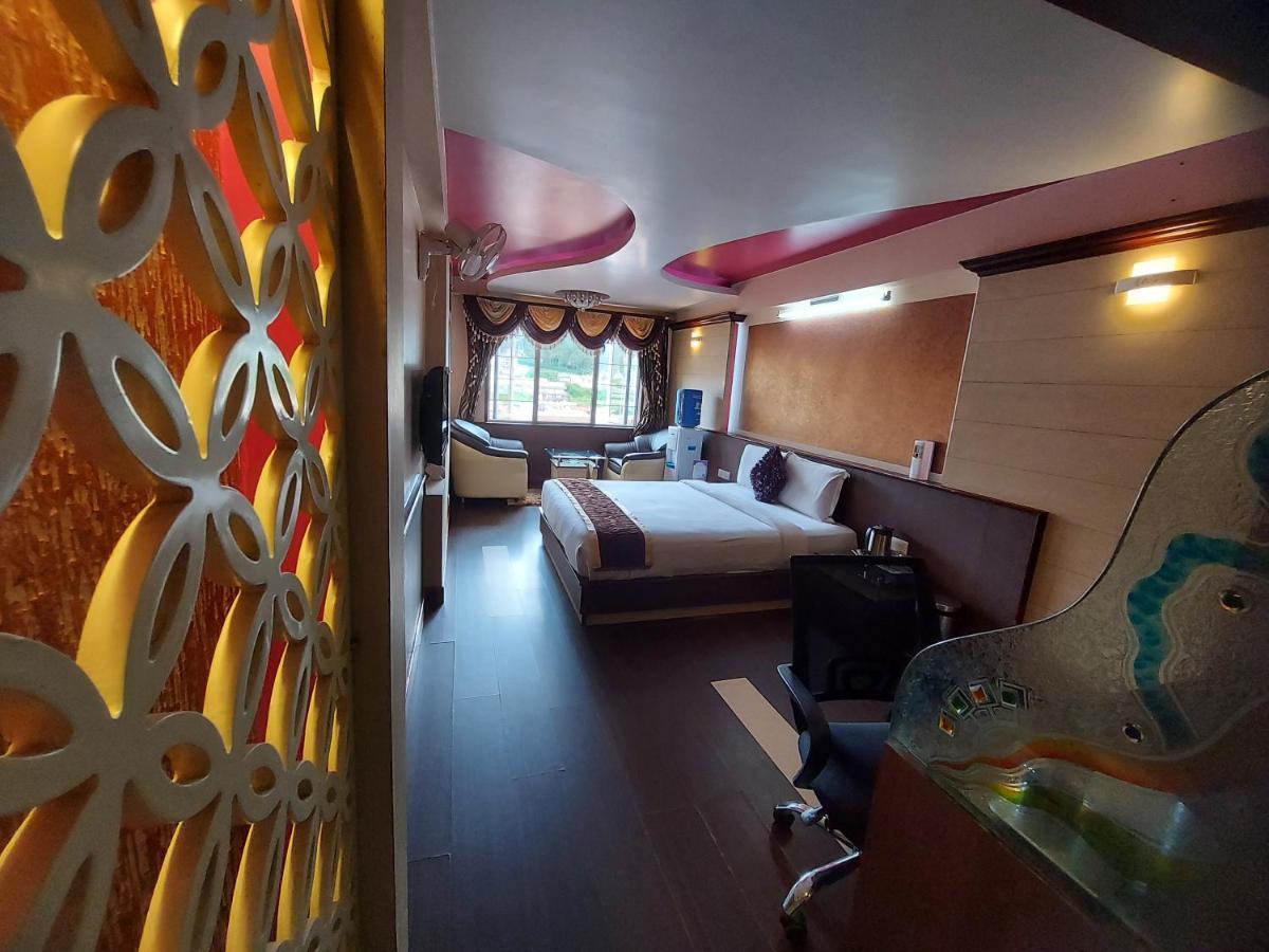 מלון אוטי Astoria Residency מראה חיצוני תמונה