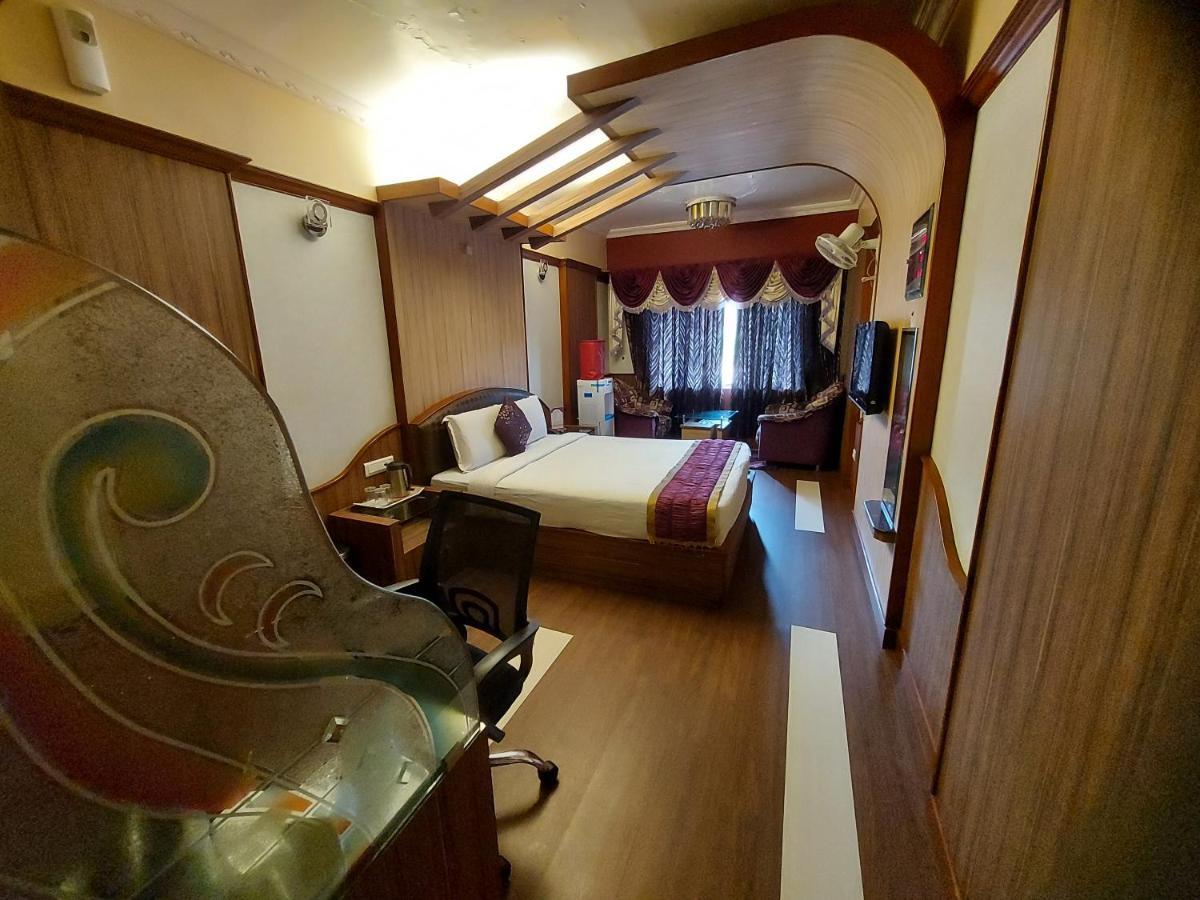 מלון אוטי Astoria Residency מראה חיצוני תמונה