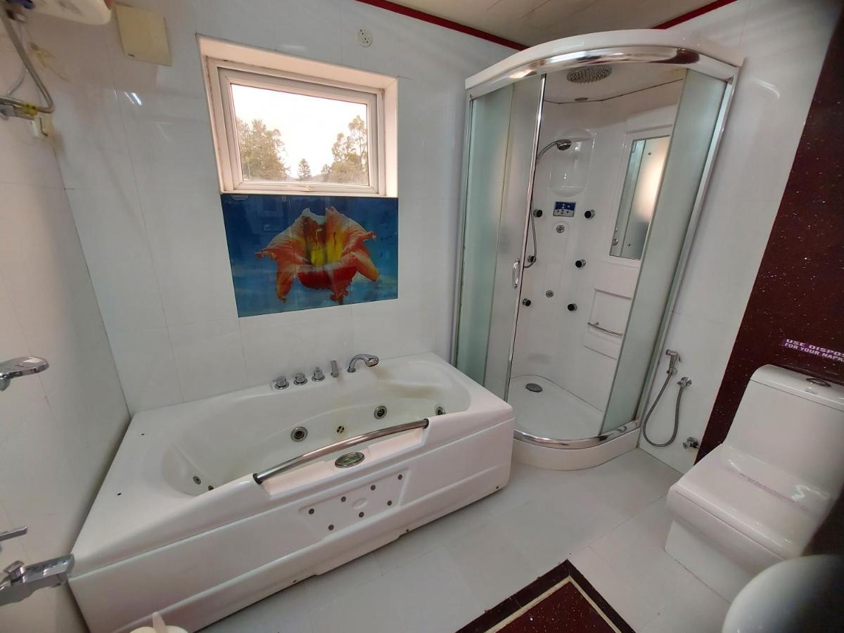 מלון אוטי Astoria Residency מראה חיצוני תמונה